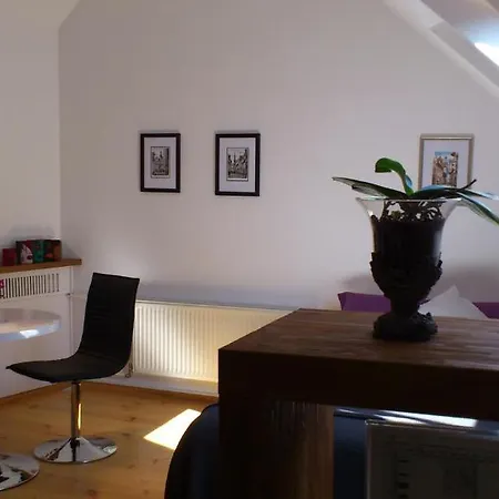 Old Town Apartment *