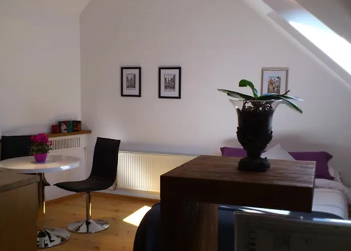 Old Town Apartment *